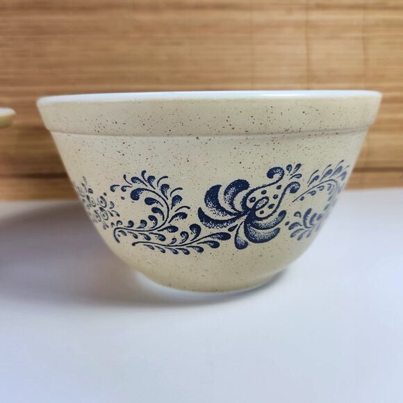 Pyrex Bowls Homestead Pattern Cinderella 750 ml and Stacking Bowl 750 ml - Picture 4 of 11